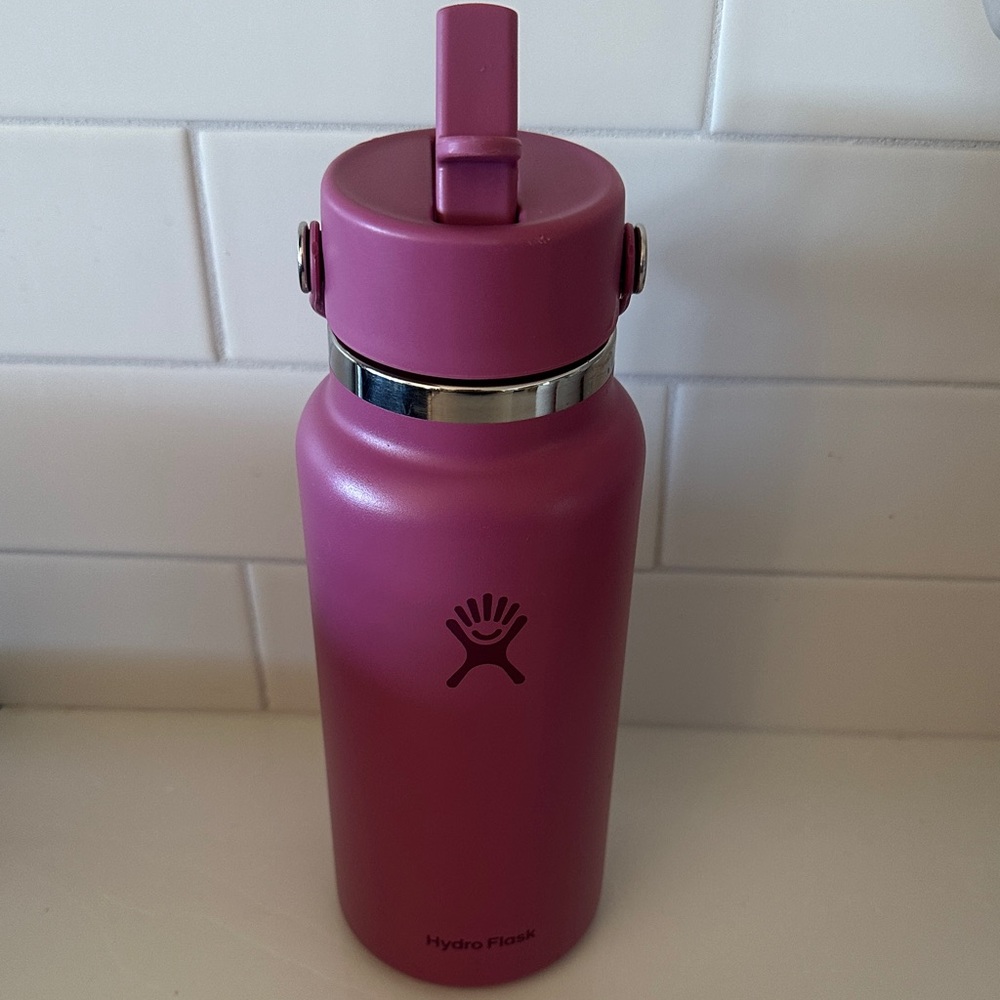 Hydro Flask Magenta Bottle